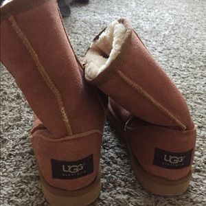 Short tan UGG boots.